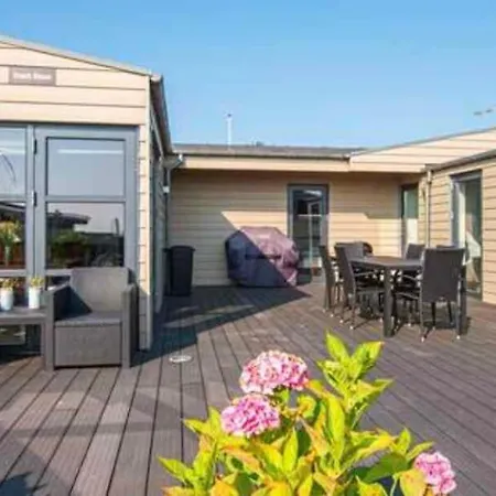 Lovely With Sea View 50 M 別荘