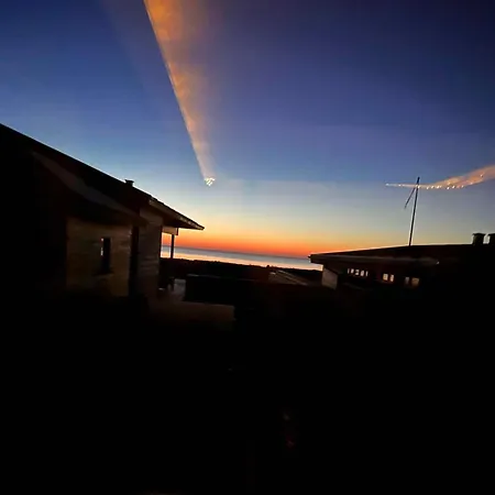 Lovely With Sea View 50 M Tatil Evi