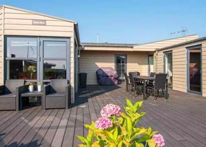 Lovely With Sea View 50 M 別荘